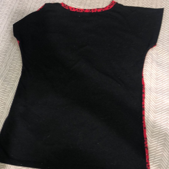 DKNY red with black stars T-shirt - Picture 3 of 3